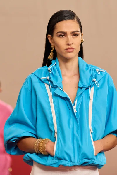 Look 70
